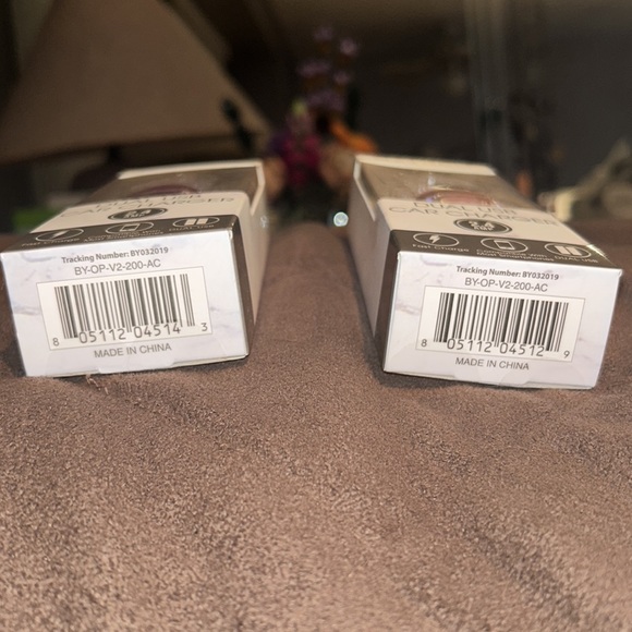 NEW IN BOX - 2.4 AMP DUAL USB CAR CHARGER (TWO!!) PINK AND RED - BYTECH - Picture 3 of 6